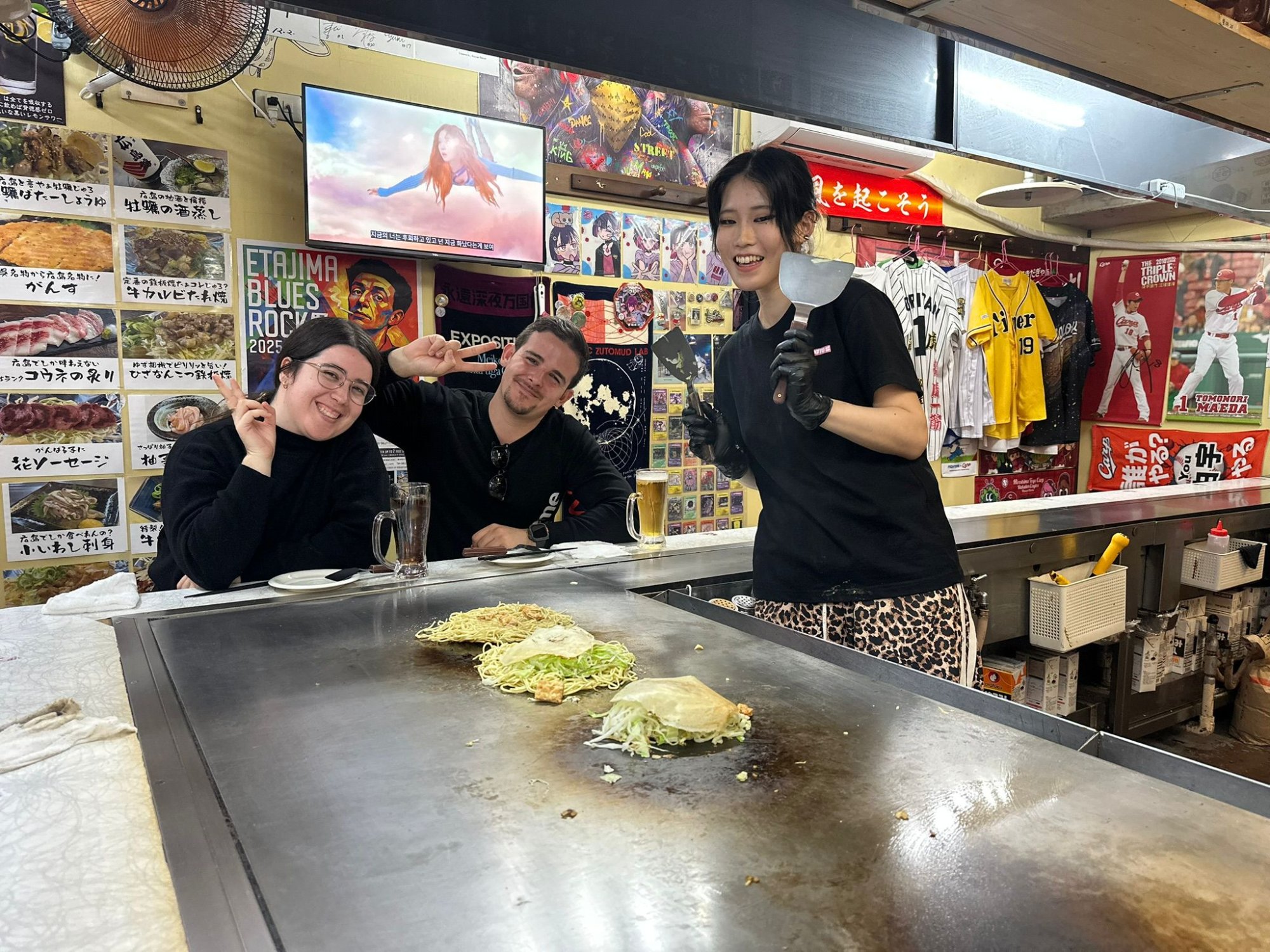 Isaac en un restaurante local en Japón — Arroz con Miso